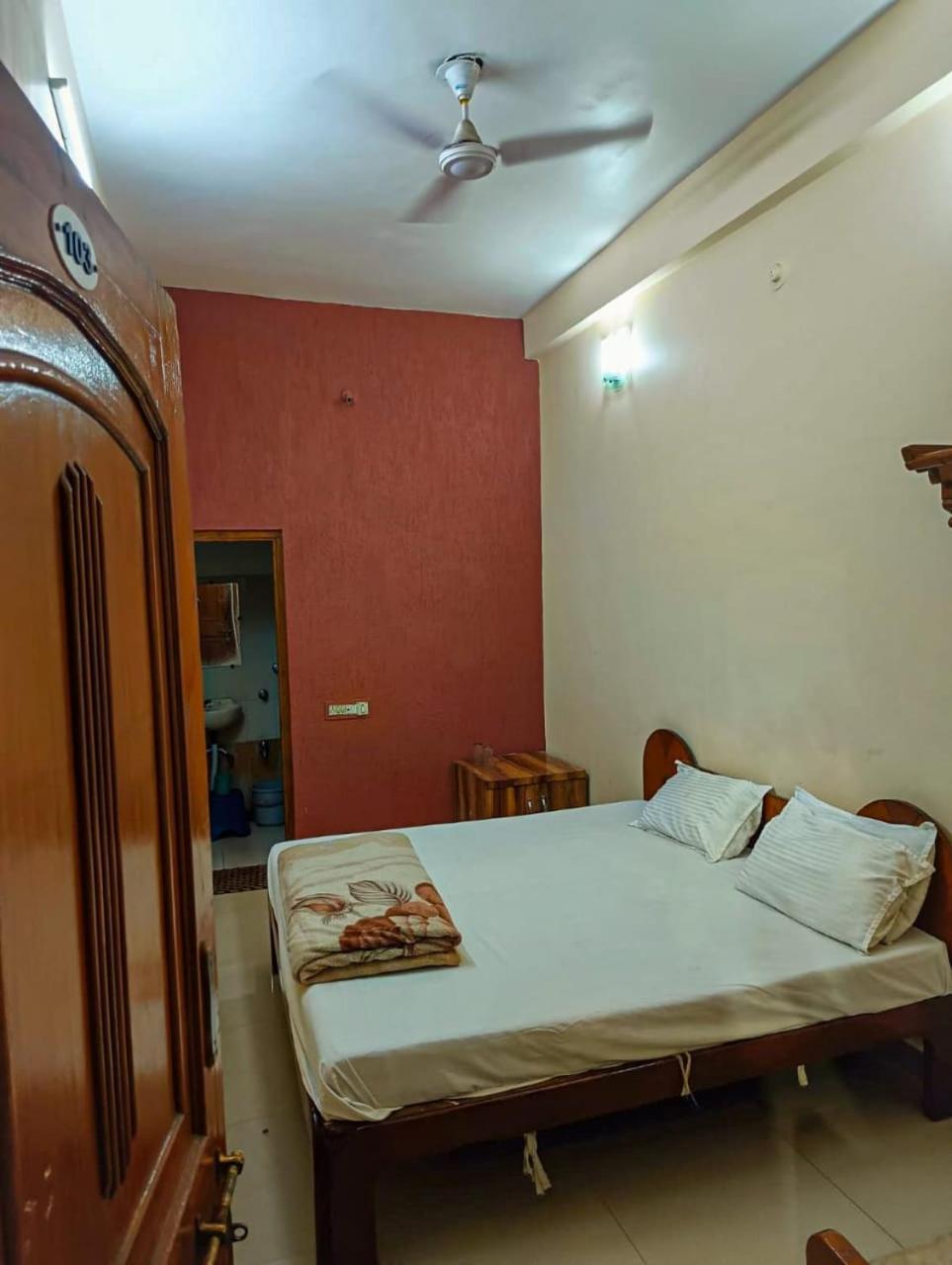 Hotel Pleasure Landmark Uddzsaín Kültér fotó